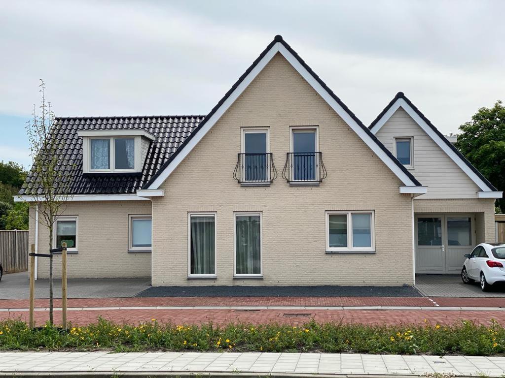 Zoutelande,modern Bij De Zee